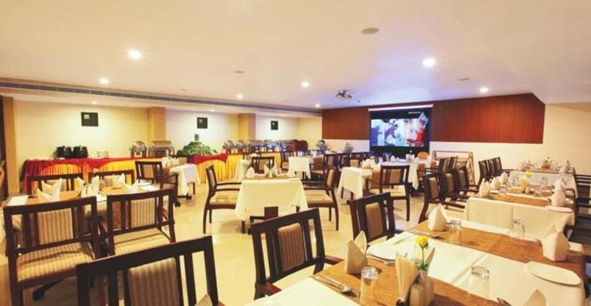 Hotel Hills Park Pathanamthitta Экстерьер фото