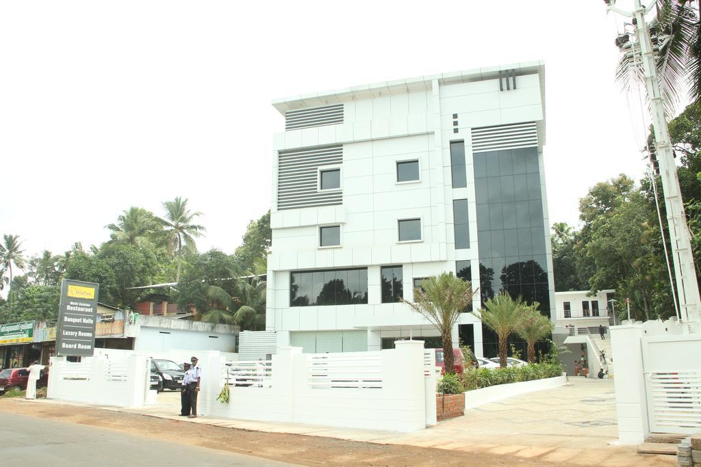 Hotel Hills Park Pathanamthitta Экстерьер фото