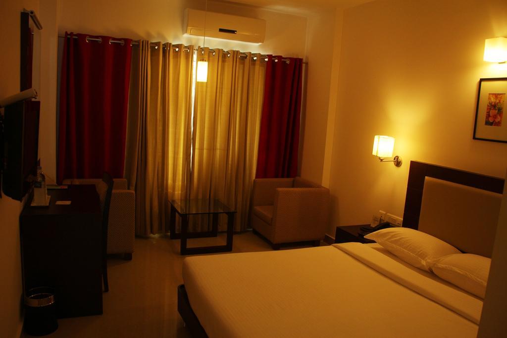 Hotel Hills Park Pathanamthitta Номер фото